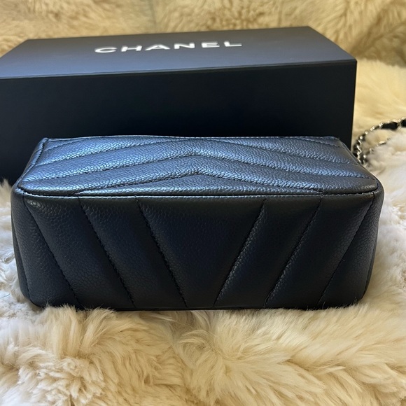 CHANEL Chevron V Stitch Chain Shoulder Bag Leather Black - Picture 12 of 14